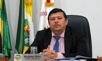 Presidente da Câmara de Araputanga indica instalação de enfeites natalinos nas Praças Romeu Furlan e São José