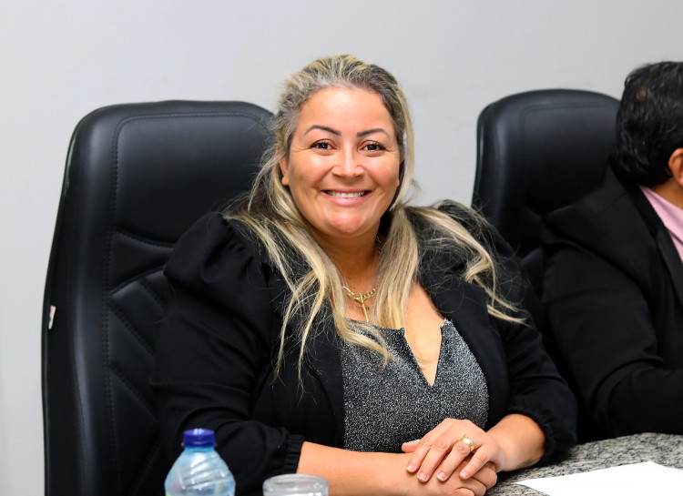 Vereadora Sandra Lopes solicita iluminação para campo de futebol no Assentamento Floresta