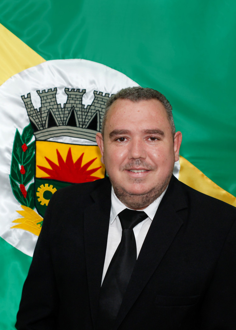 Joilson do Bar apresenta indicações para pavimentação e sinalização viária em Araputanga