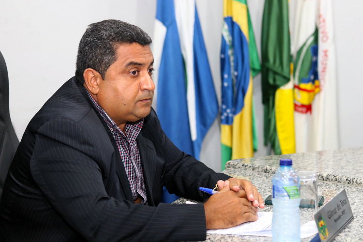 Vereador Gilmar do Tota propõe ampliação de serviços de saúde em escola de Araputanga
