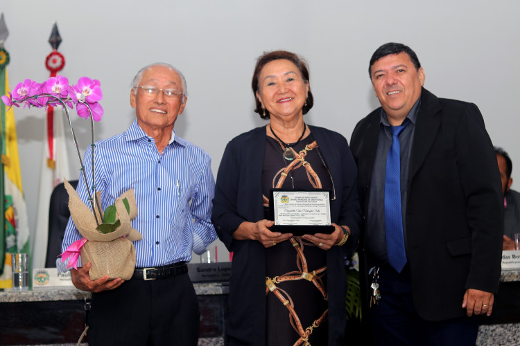 Mulheres que exercem e que já exerceram cargos políticos no município são homenageadas em Sessão Solene na Câmara de Araputanga